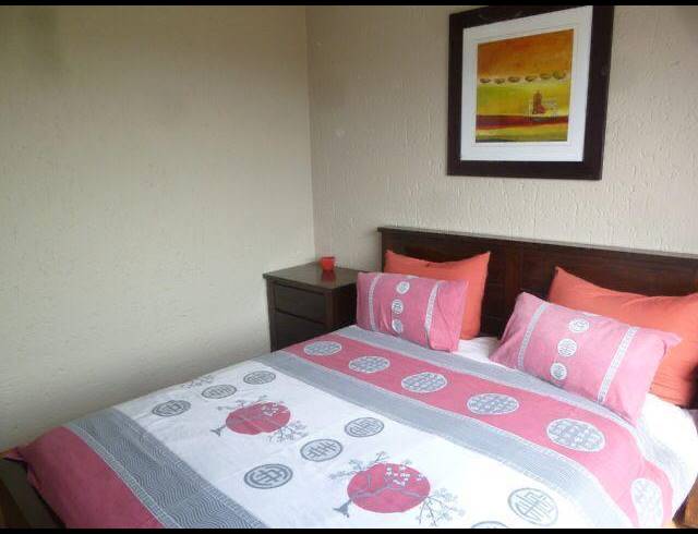 2 BEDROOM APARTMENT FOR SALE IN CONSTANTIA KLOOF